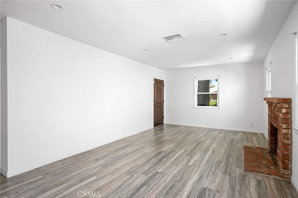 6438 Densmore