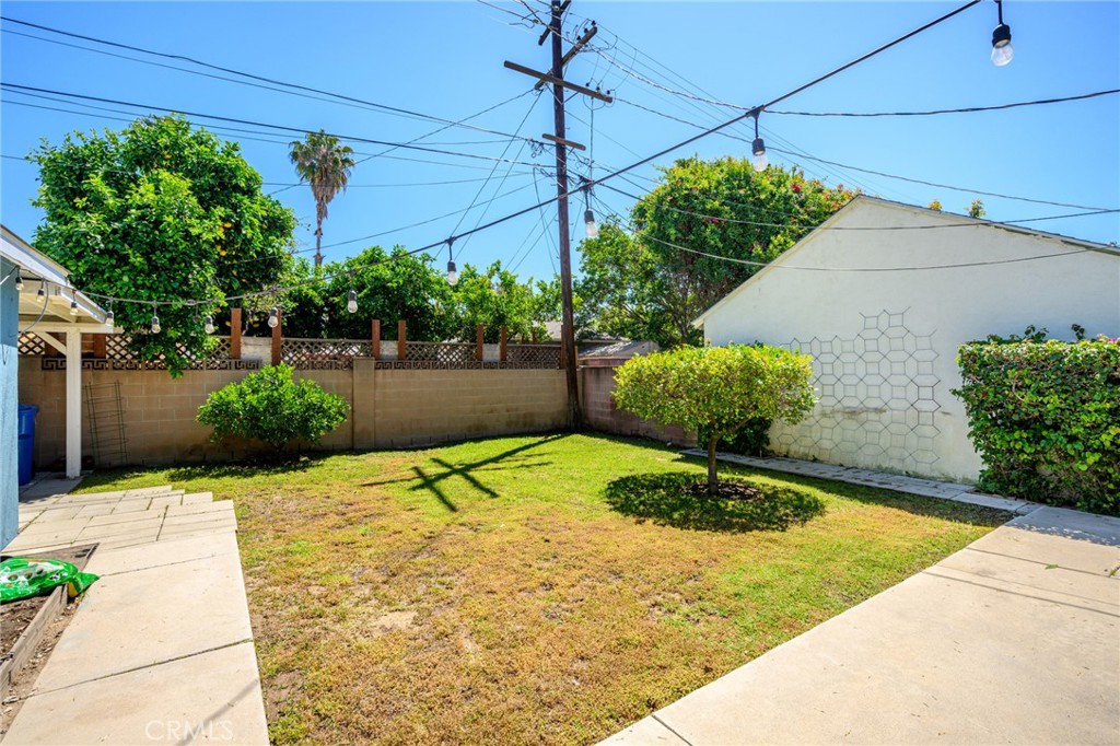 6438 Densmore