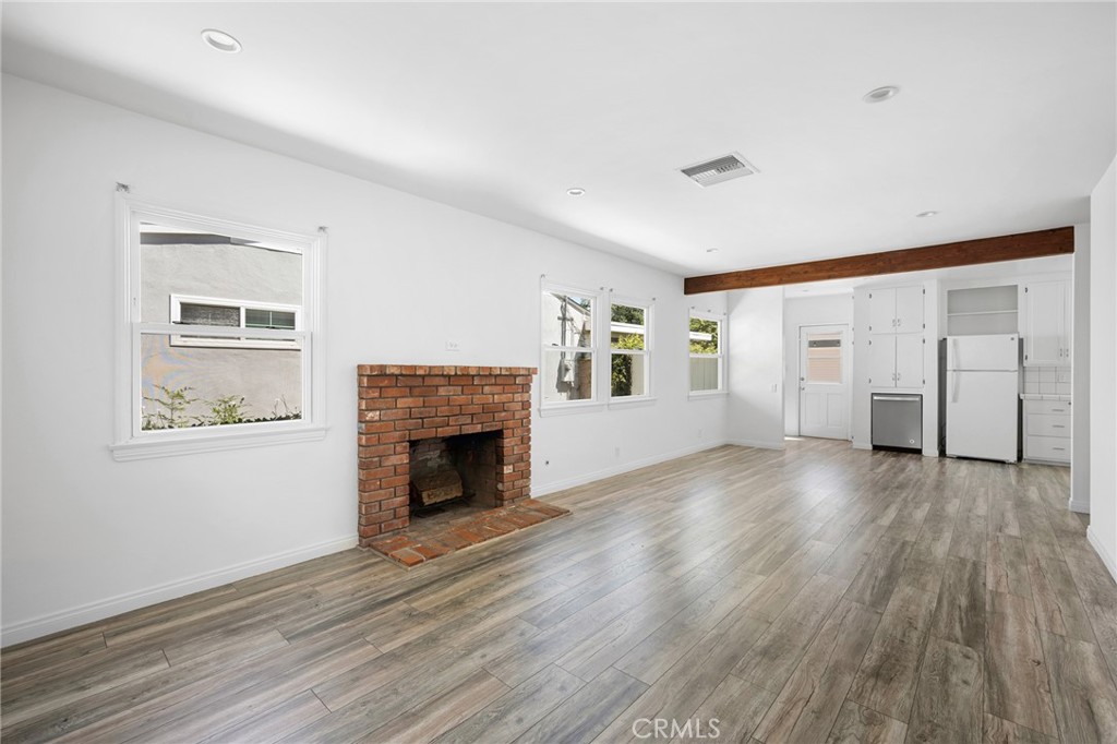 6438 Densmore