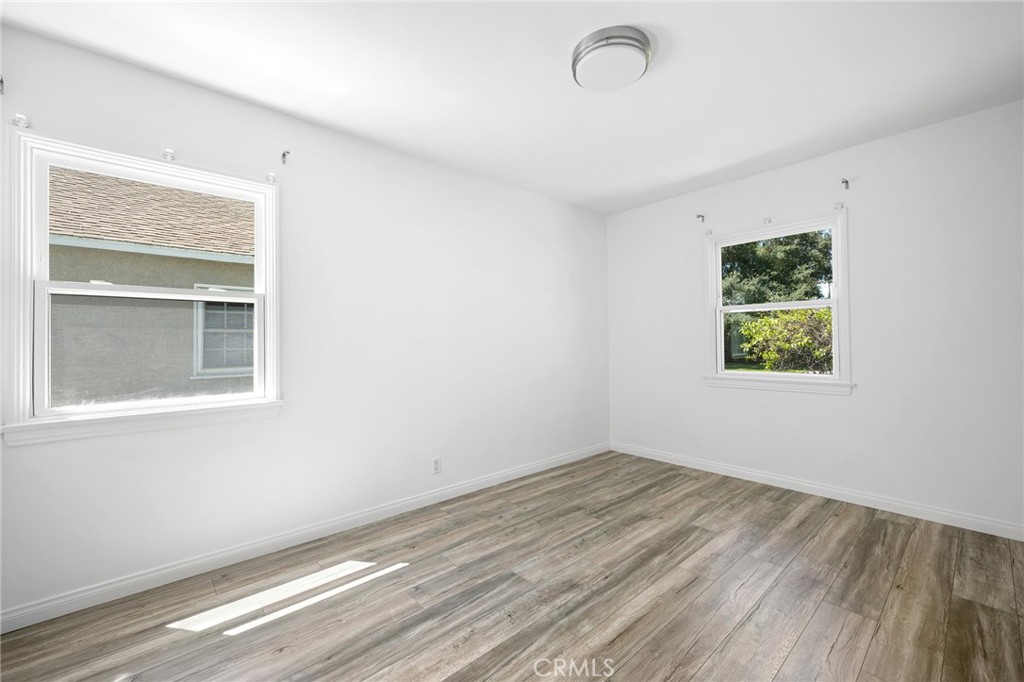 6438 Densmore