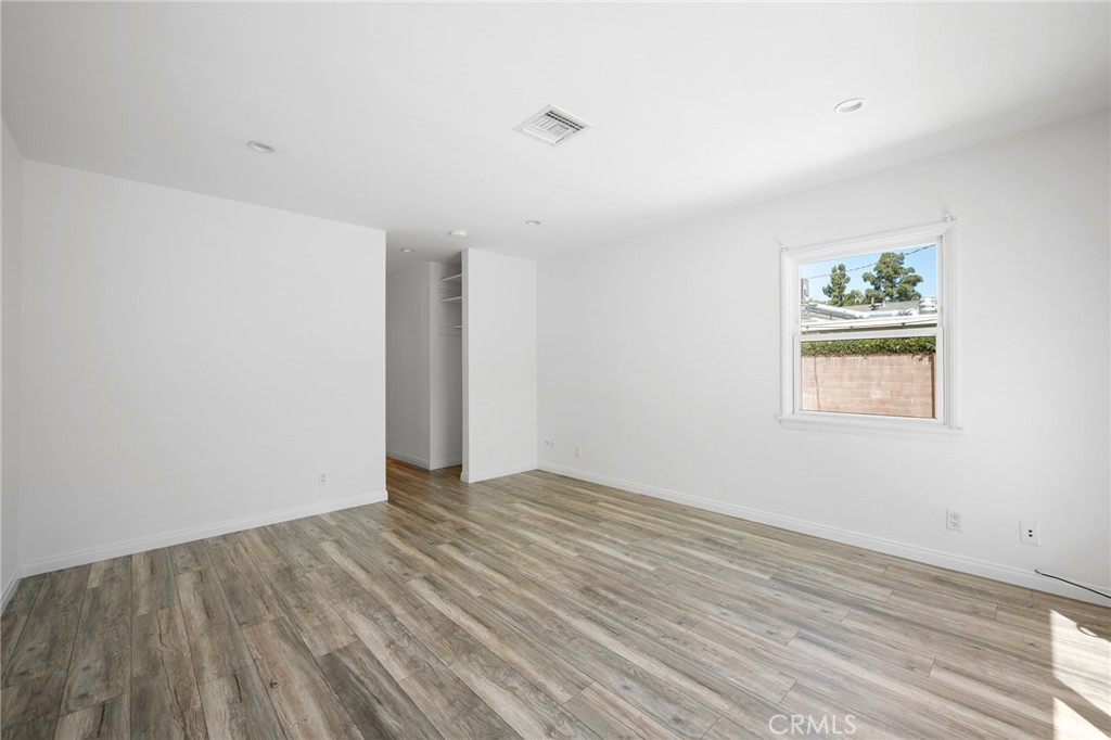 6438 Densmore