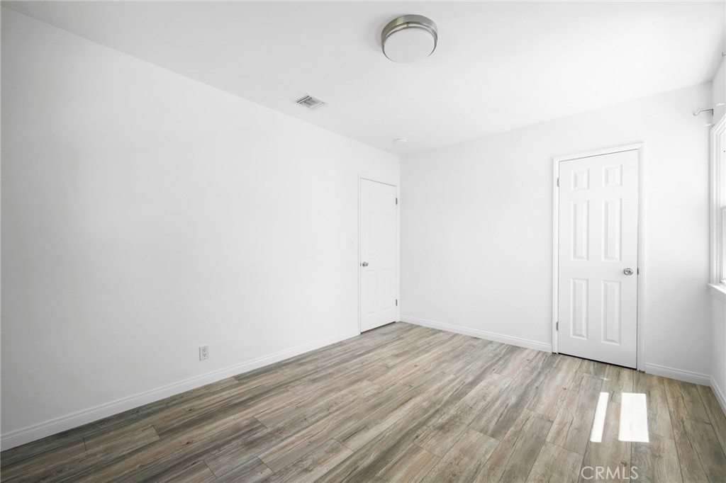6438 Densmore