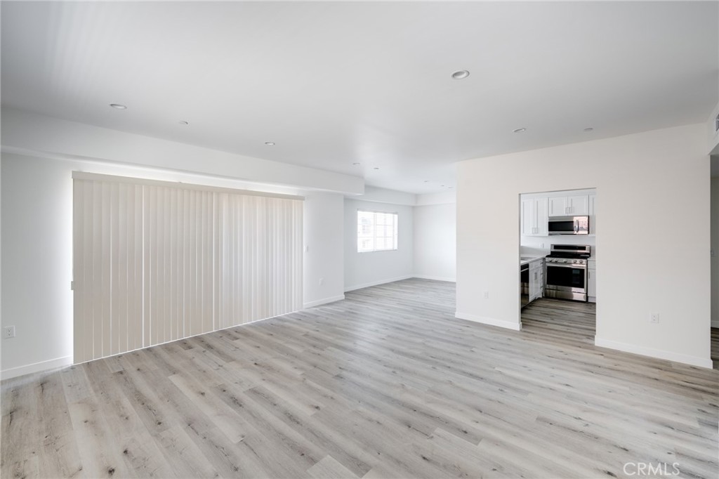 14526 Hartland Street 307