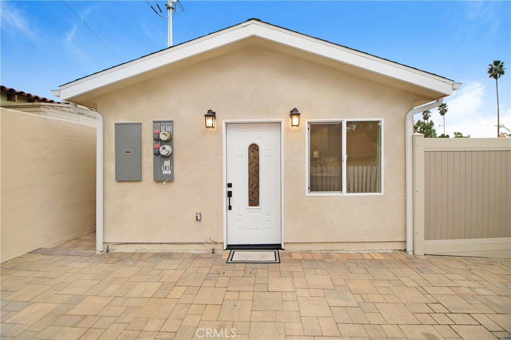 1013 E Angeleno Avenue