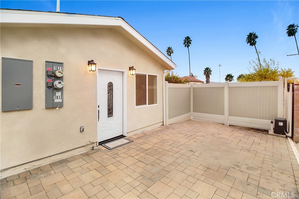 1013 E Angeleno Avenue