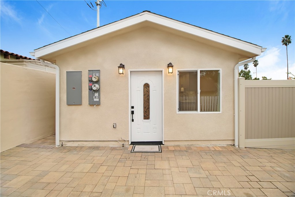 1013 E Angeleno Avenue