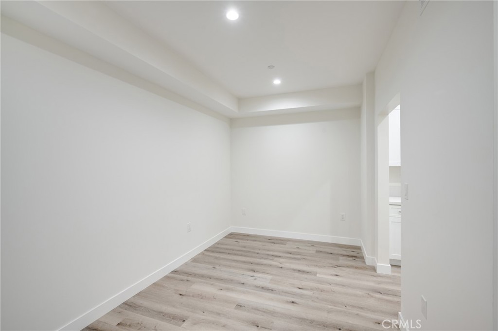 14526 Hartland Street 307