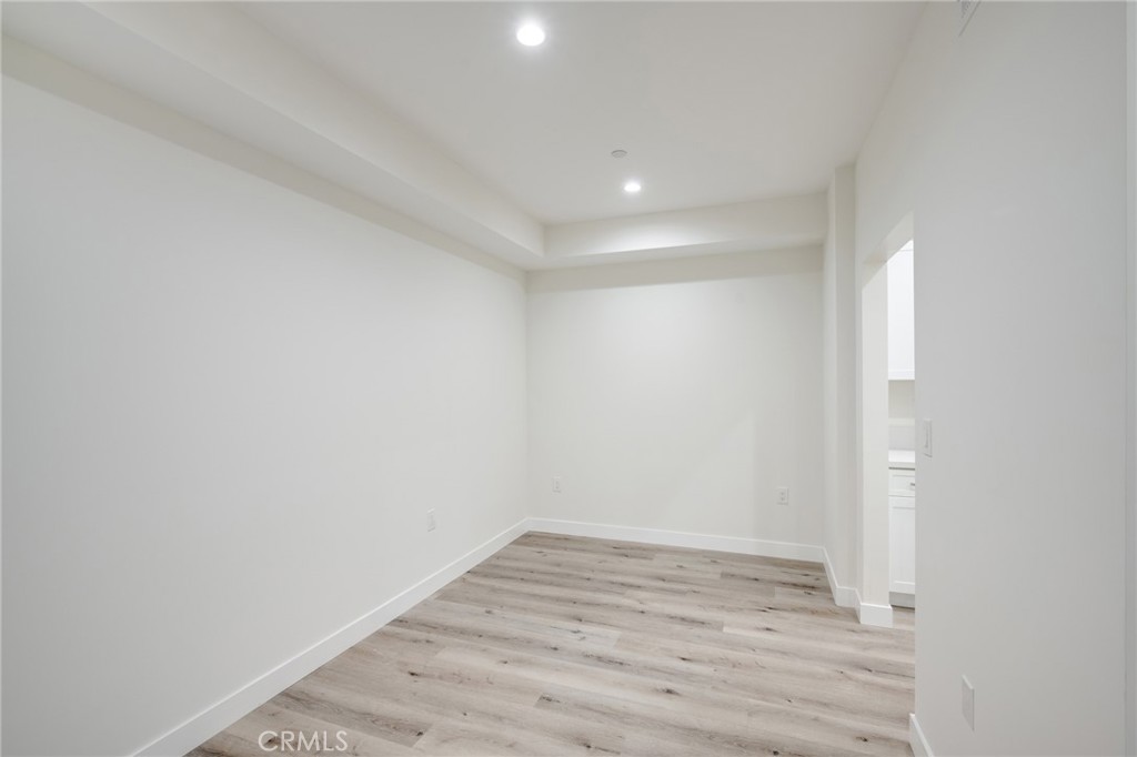 14526 Hartland Street 307