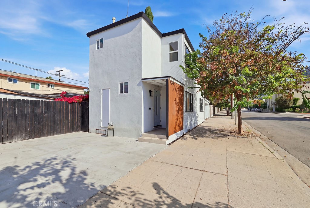 1211 Cole Avenue