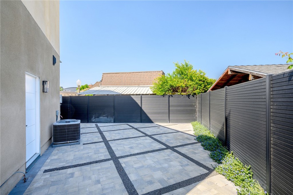 9601 N Clybourn Avenue