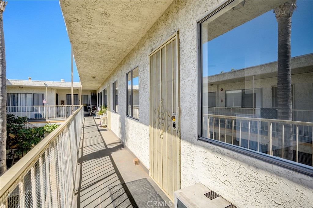 521 E Lomita Avenue 207