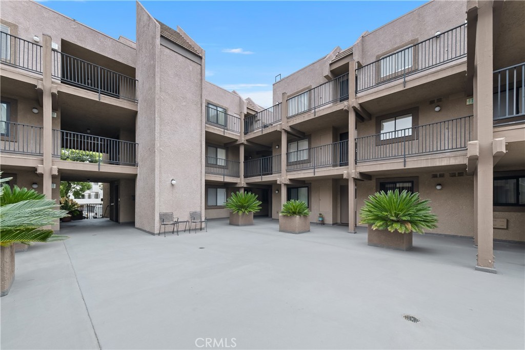 356 W California Avenue 11