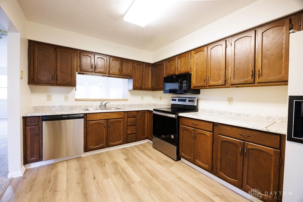 2574 Valais Court