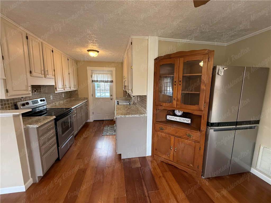 793 Country View Drive