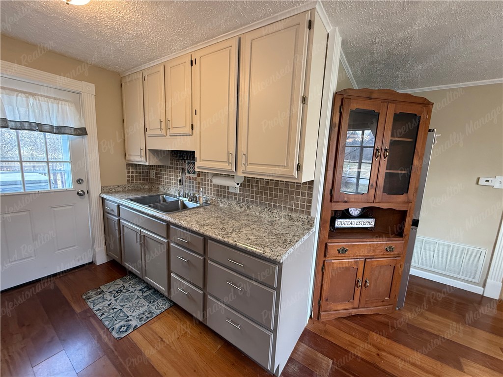 793 Country View Drive