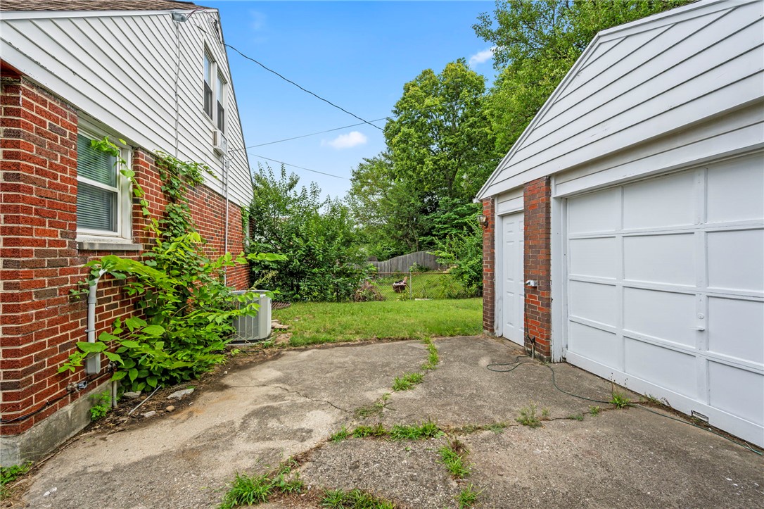 246 N Cherrywood Avenue