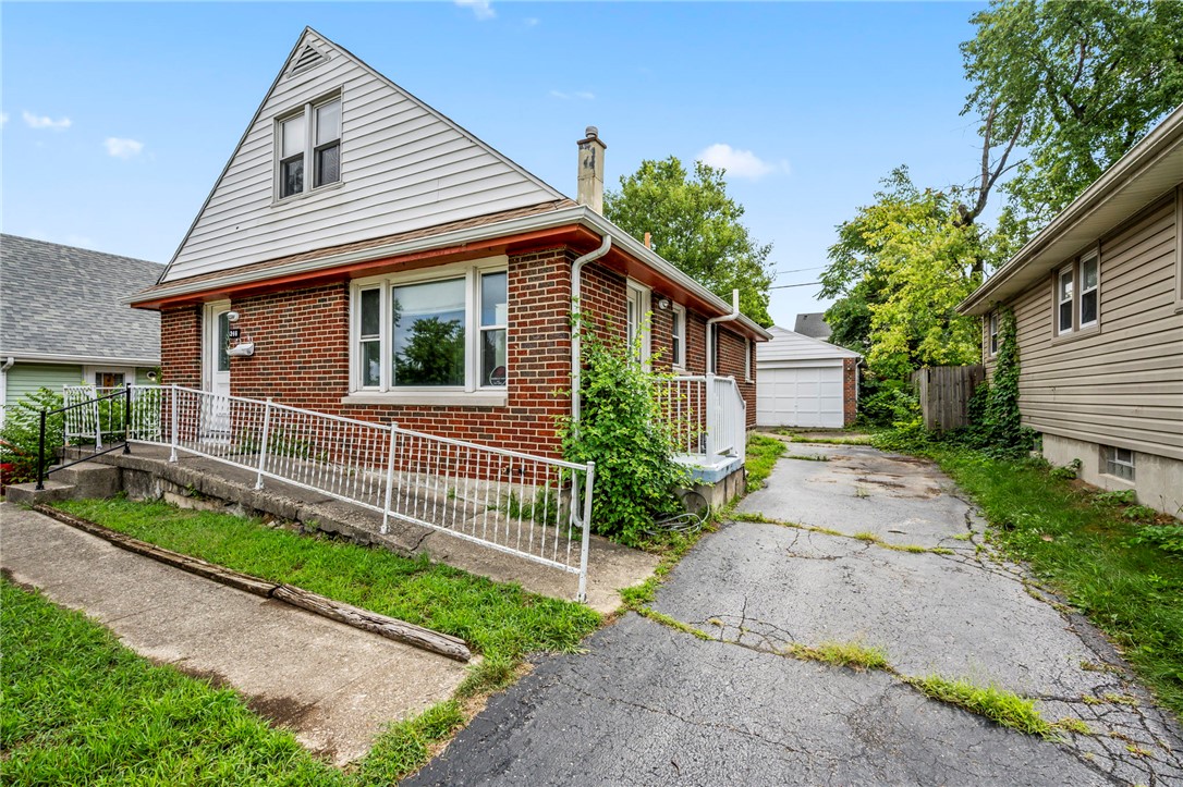 246 N Cherrywood Avenue