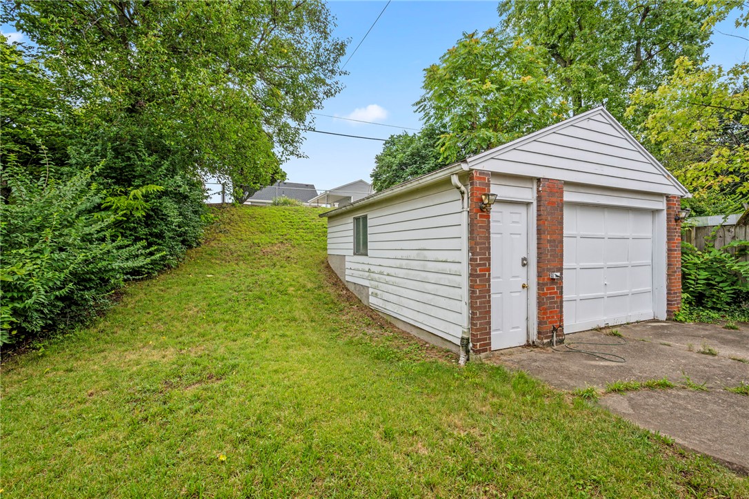 246 N Cherrywood Avenue