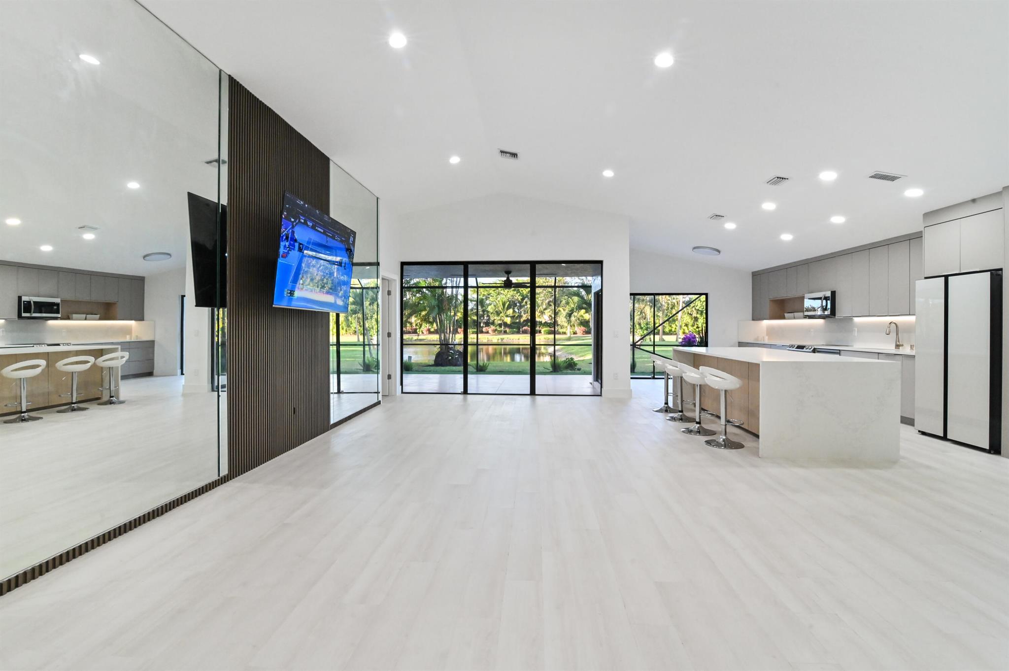 11294 Clover Leaf Circle