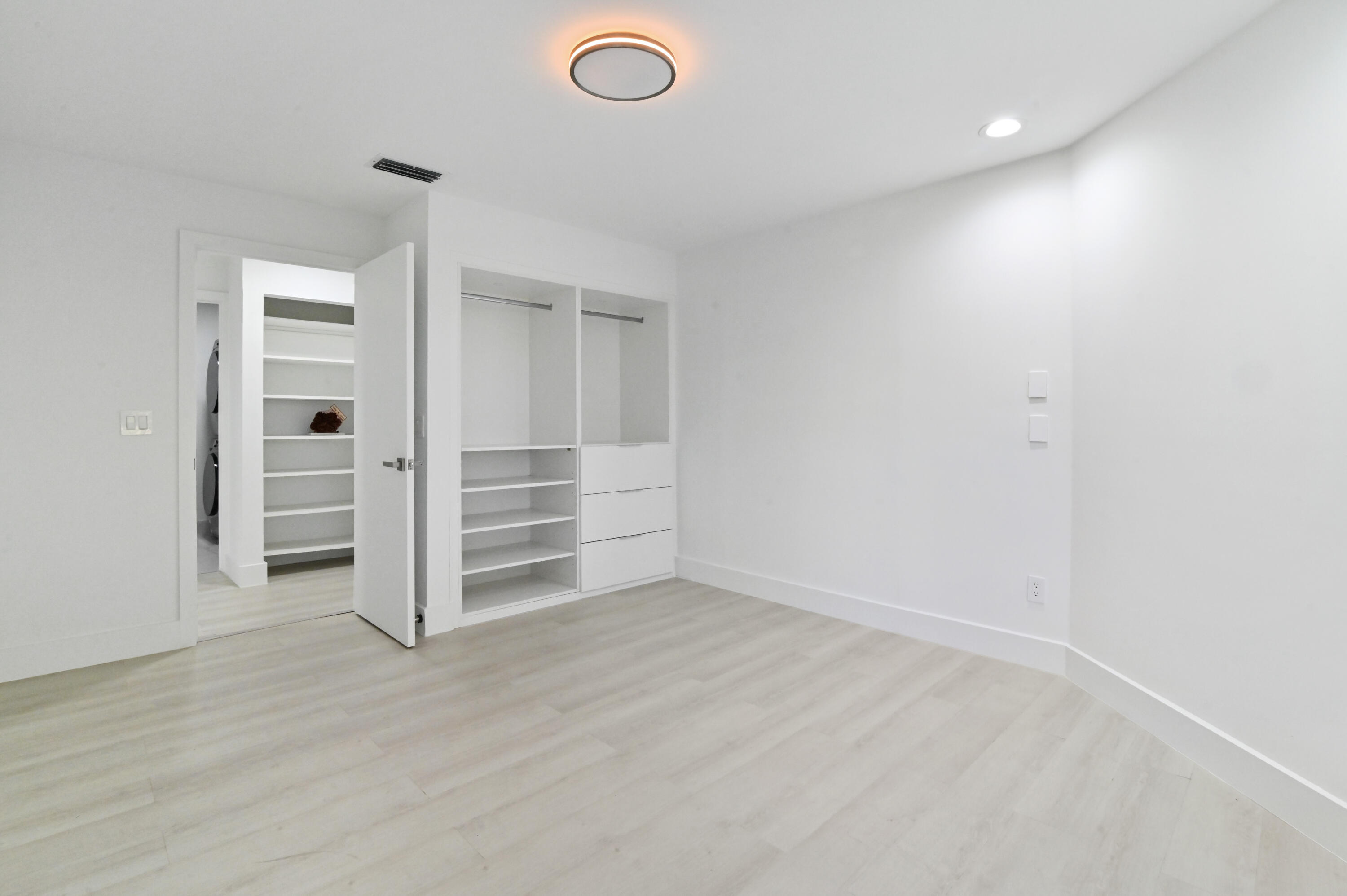 11294 Clover Leaf Circle