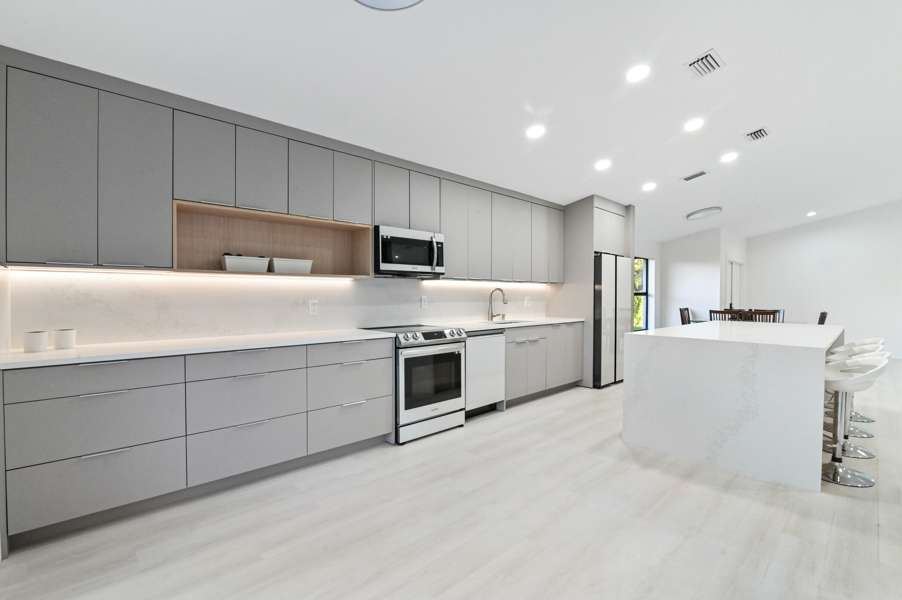 11294 Clover Leaf Circle