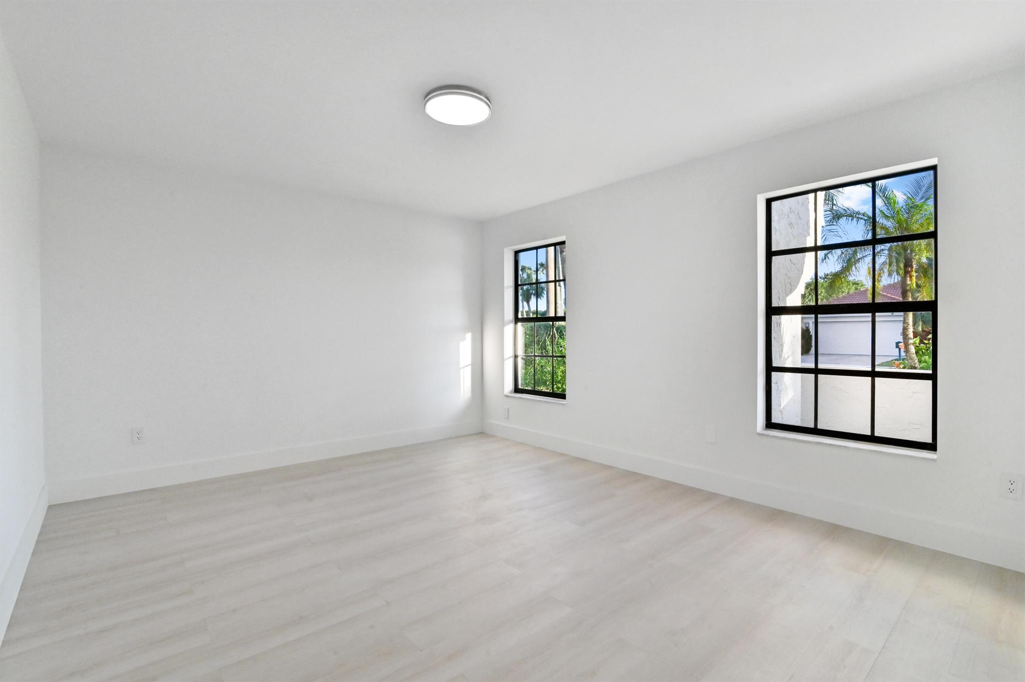 11294 Clover Leaf Circle