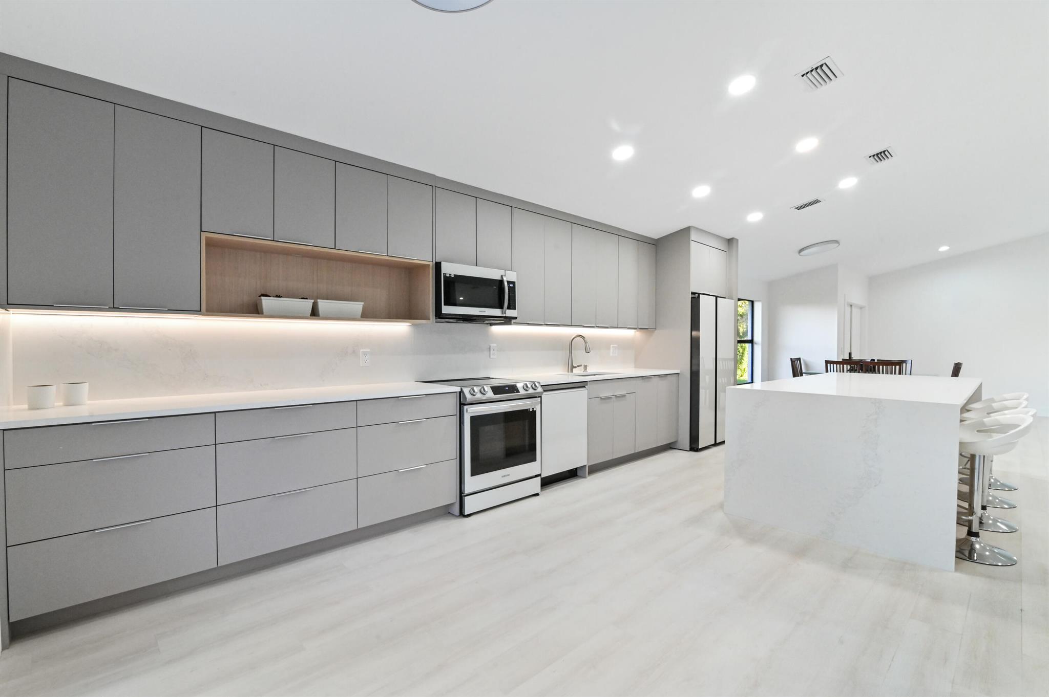 11294 Clover Leaf Circle