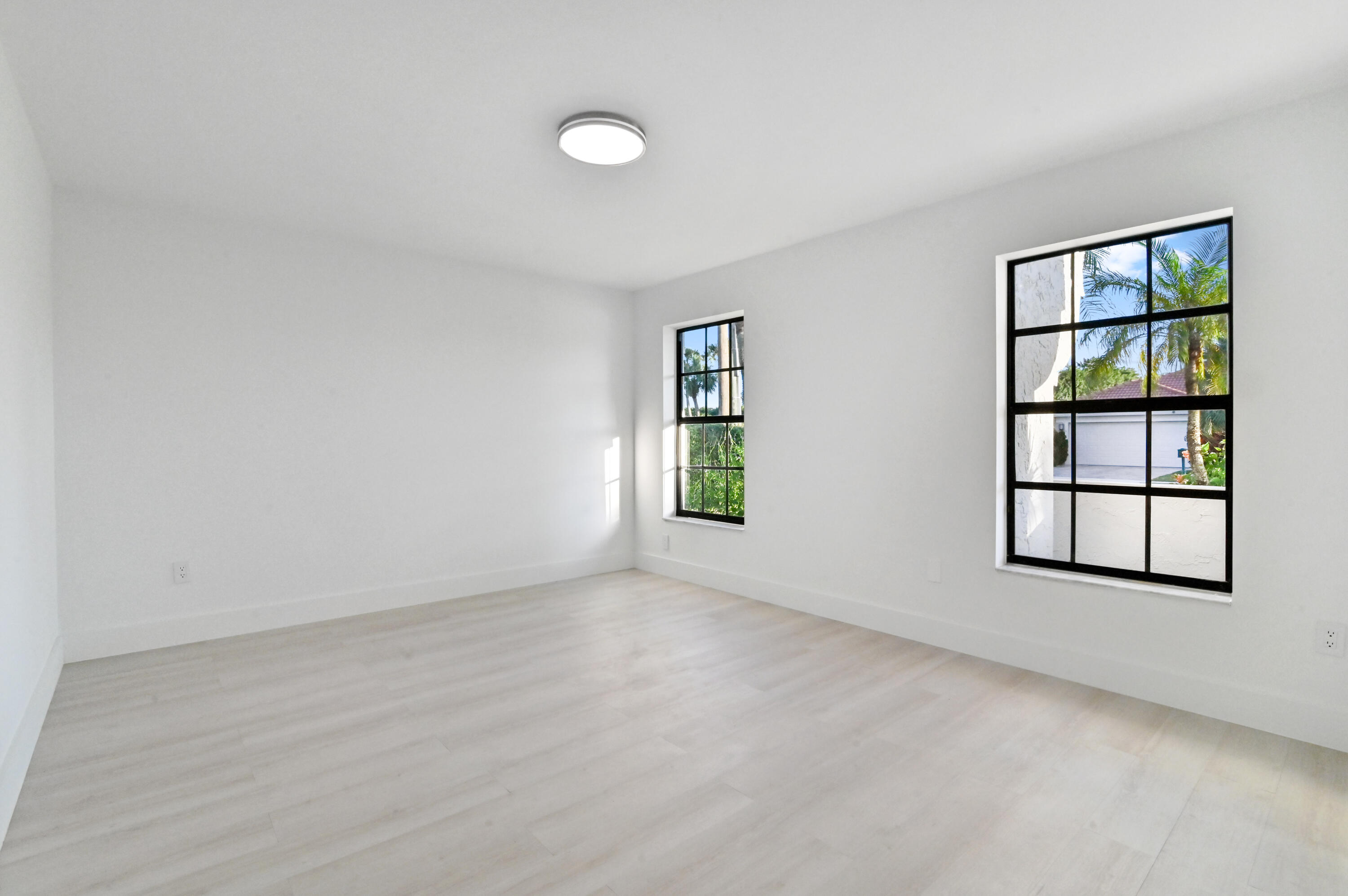 11294 Clover Leaf Circle