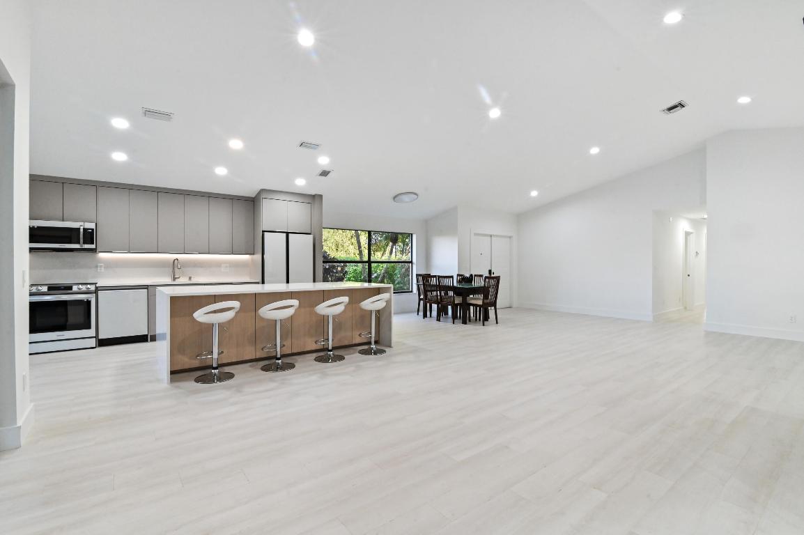 11294 Clover Leaf Circle