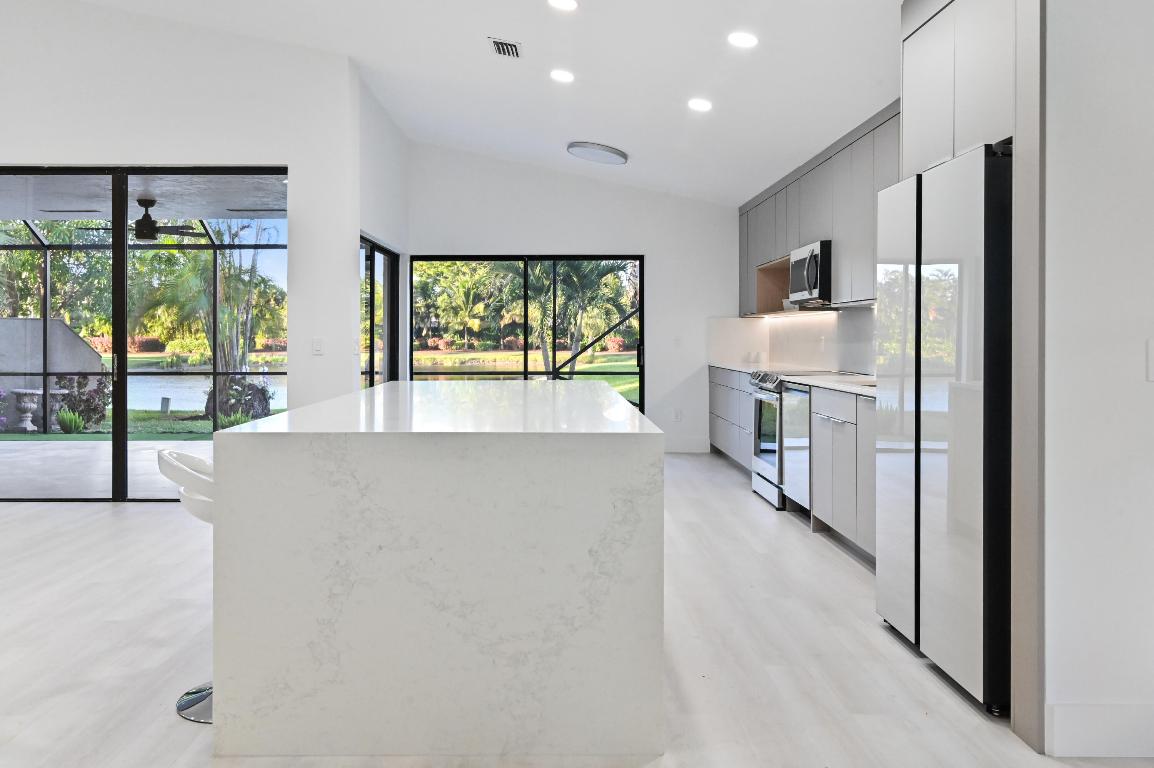 11294 Clover Leaf Circle