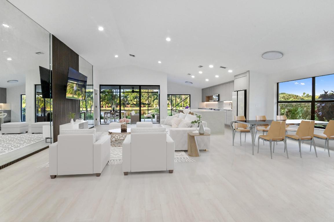 11294 Clover Leaf Circle