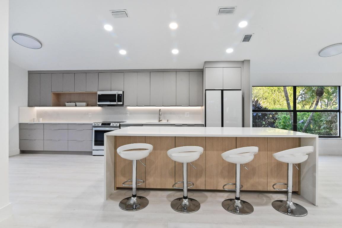 11294 Clover Leaf Circle