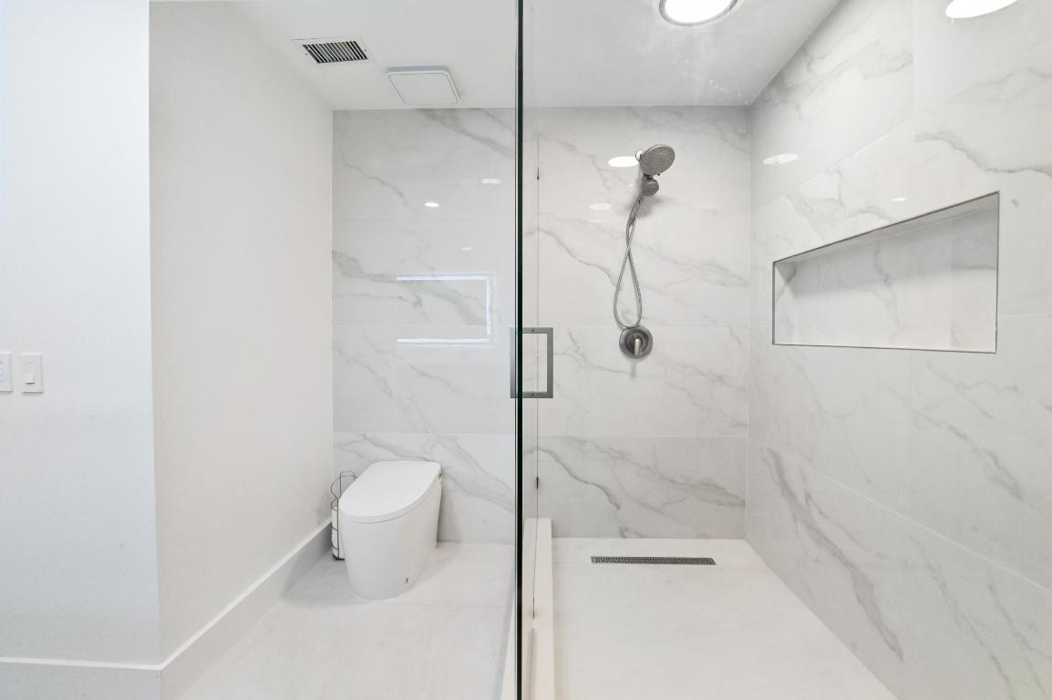 11294 Clover Leaf Circle