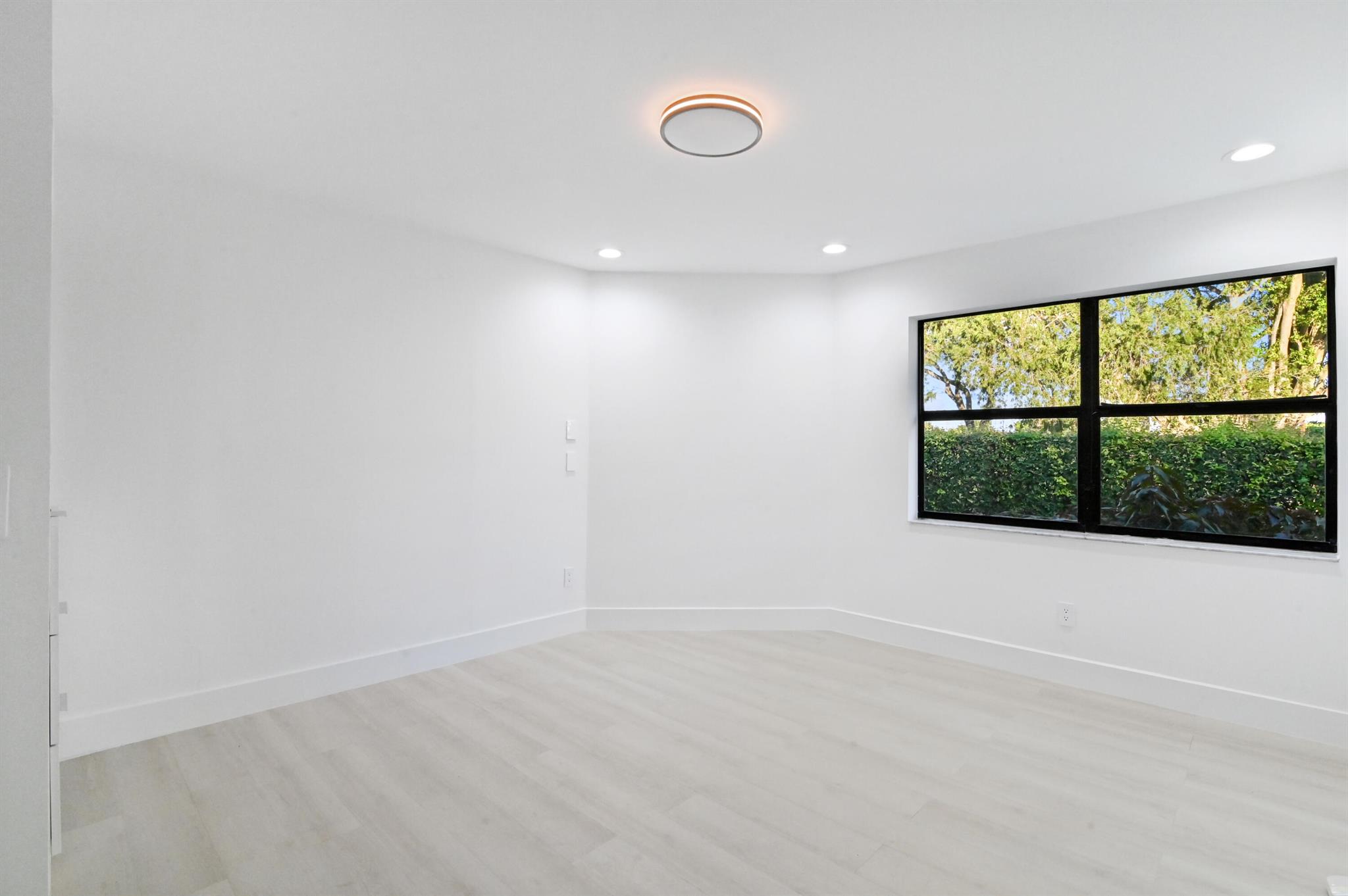 11294 Clover Leaf Circle