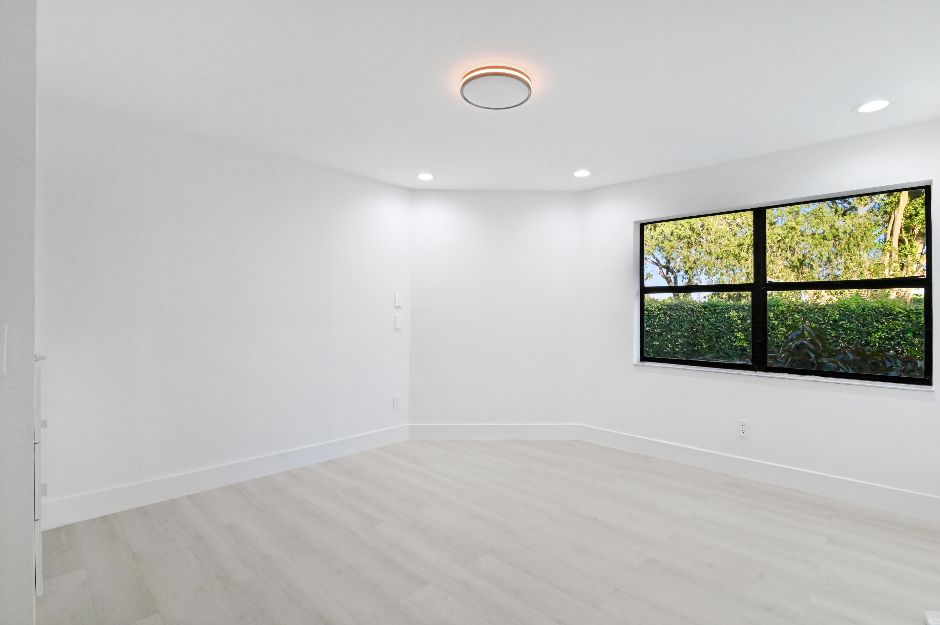 11294 Clover Leaf Circle