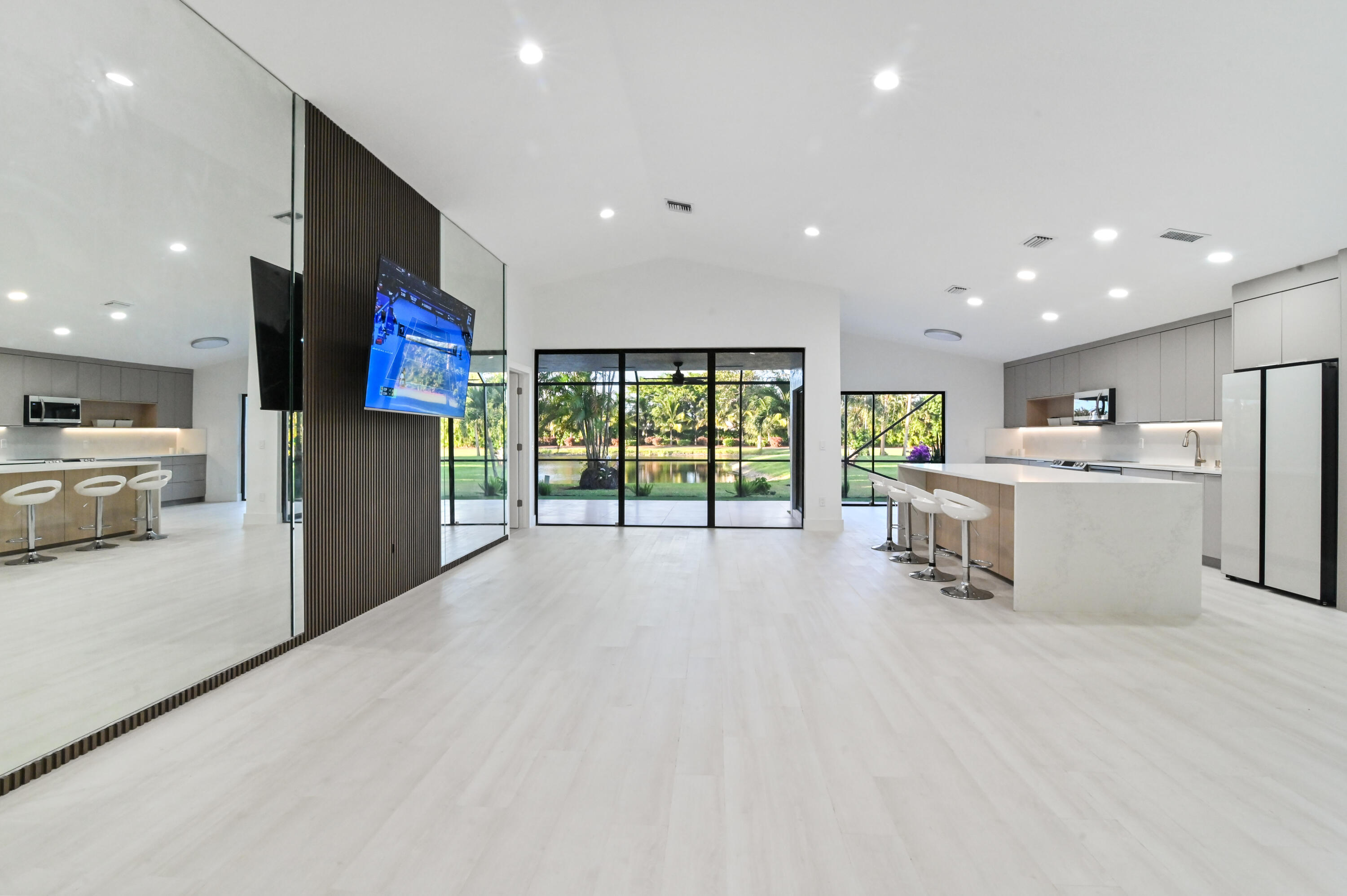 11294 Clover Leaf Circle