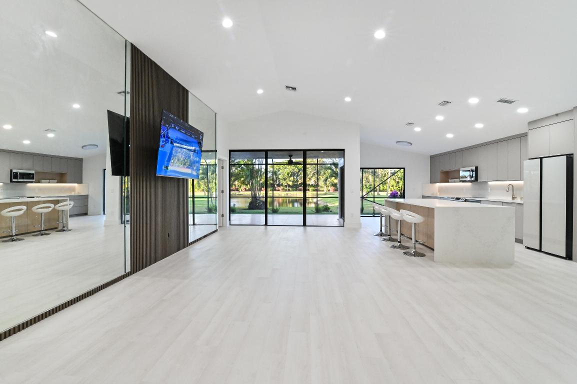 11294 Clover Leaf Circle