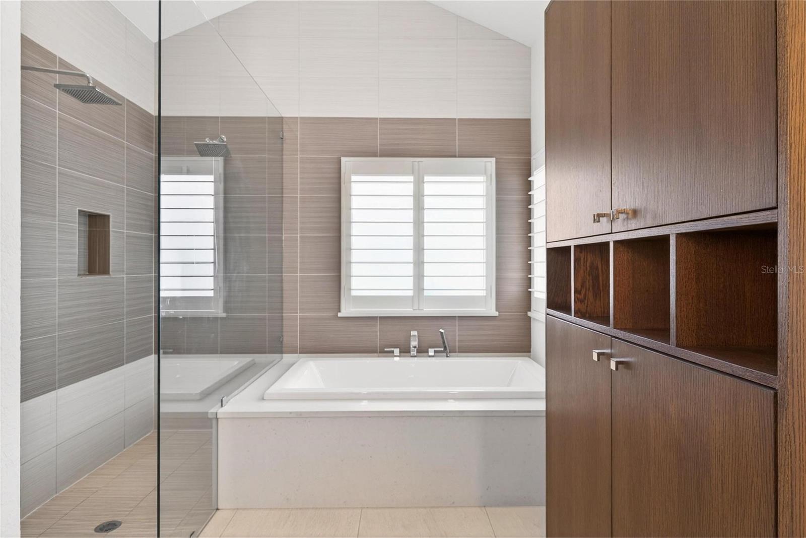 7737 SWISS FAIRWAYS AVE