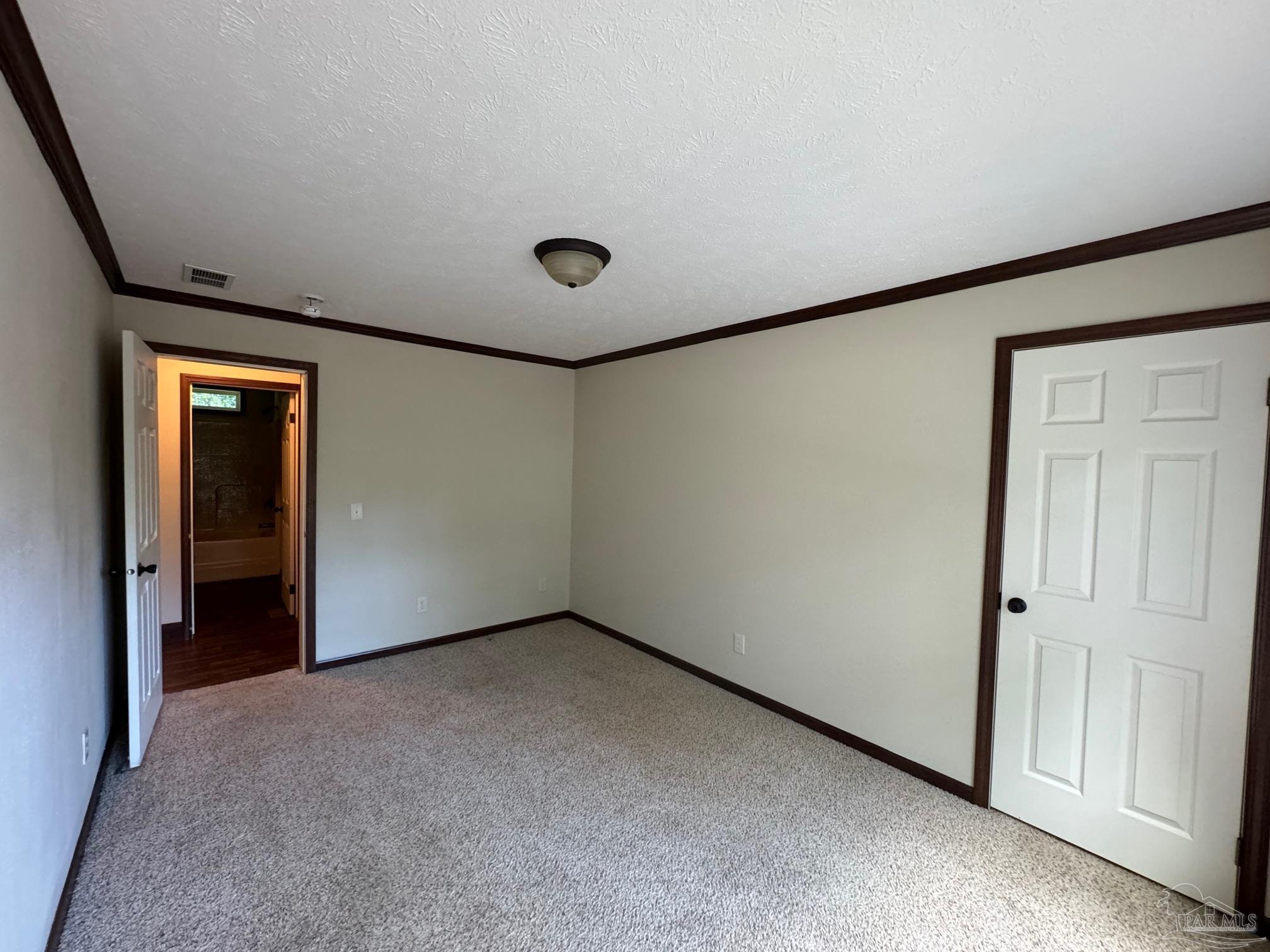 5614 Charter Cir