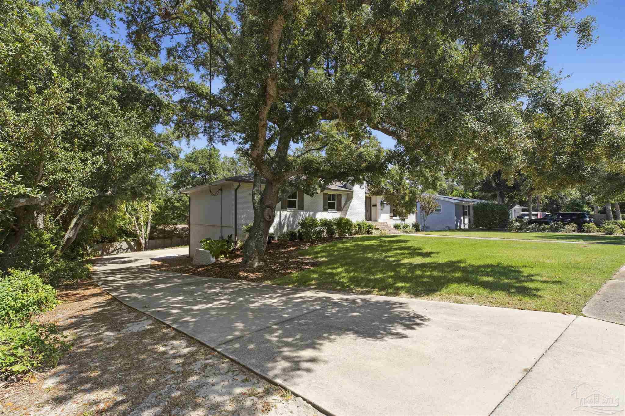 502 Shoreline Dr