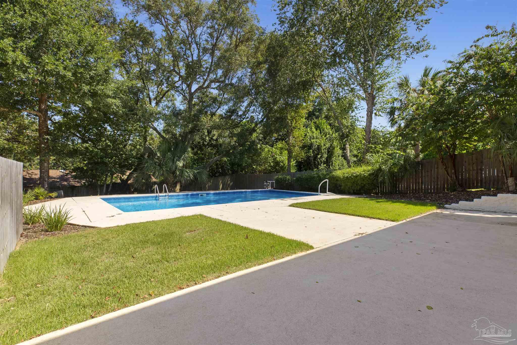 502 Shoreline Dr