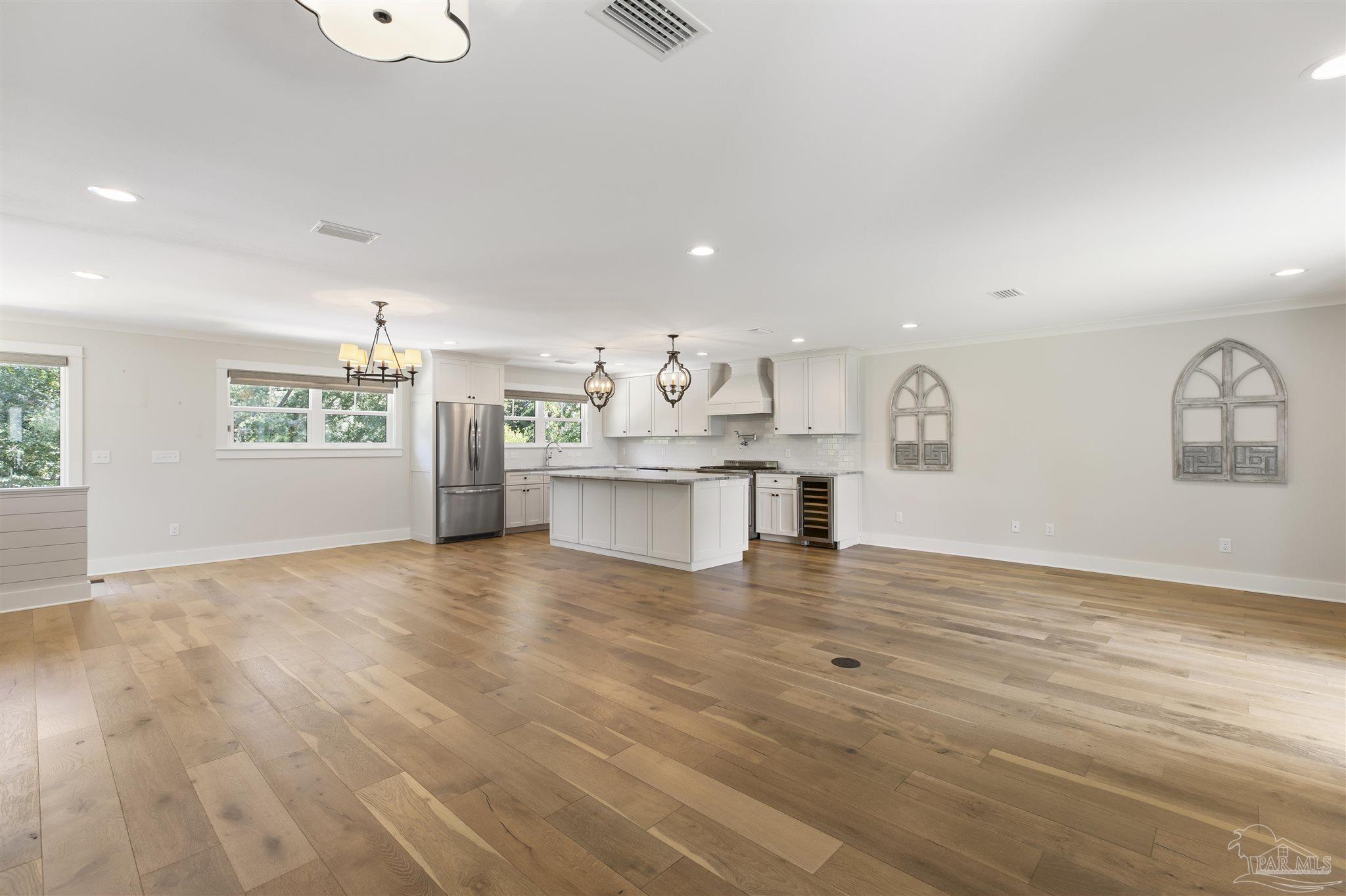 502 Shoreline Dr