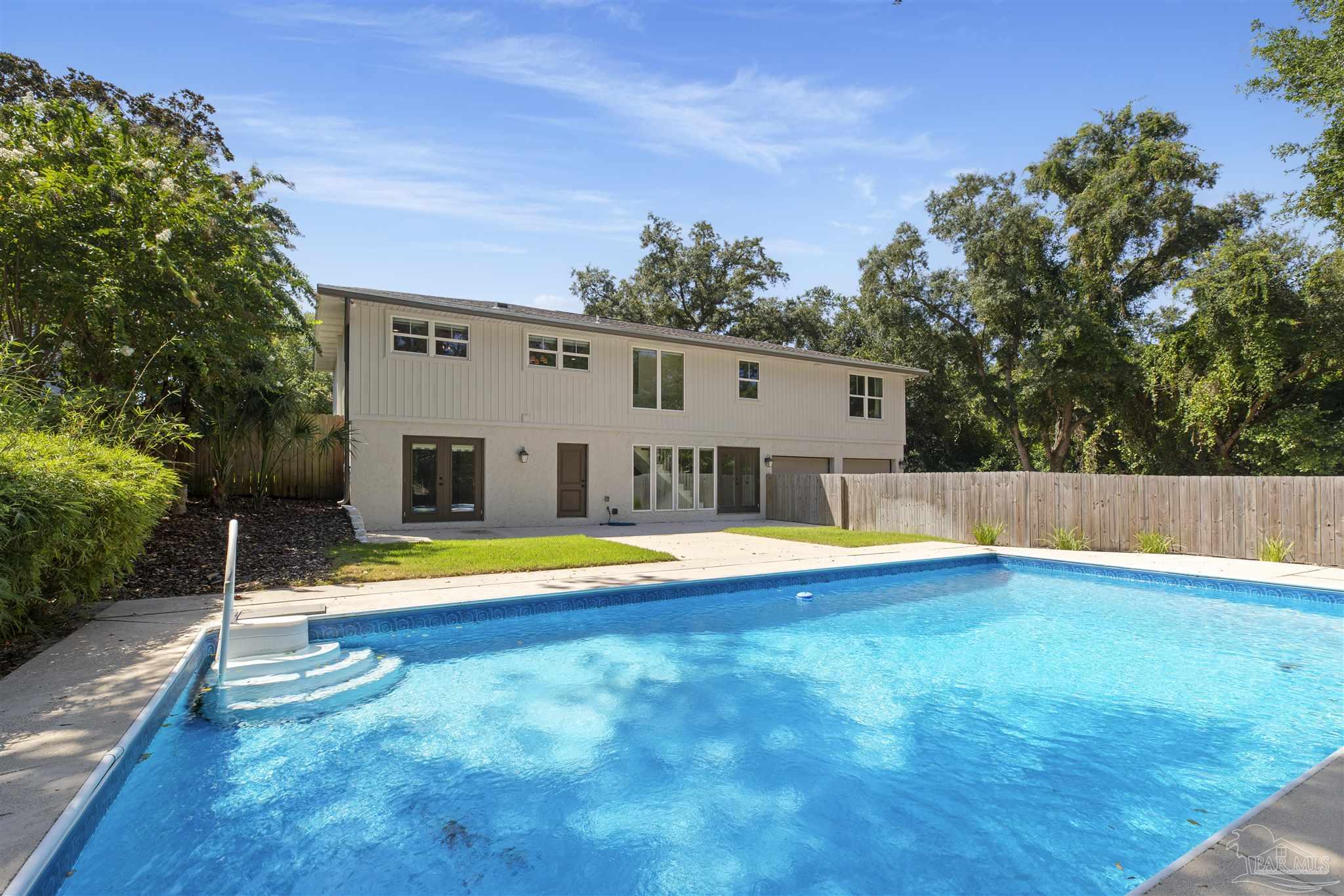 502 Shoreline Dr