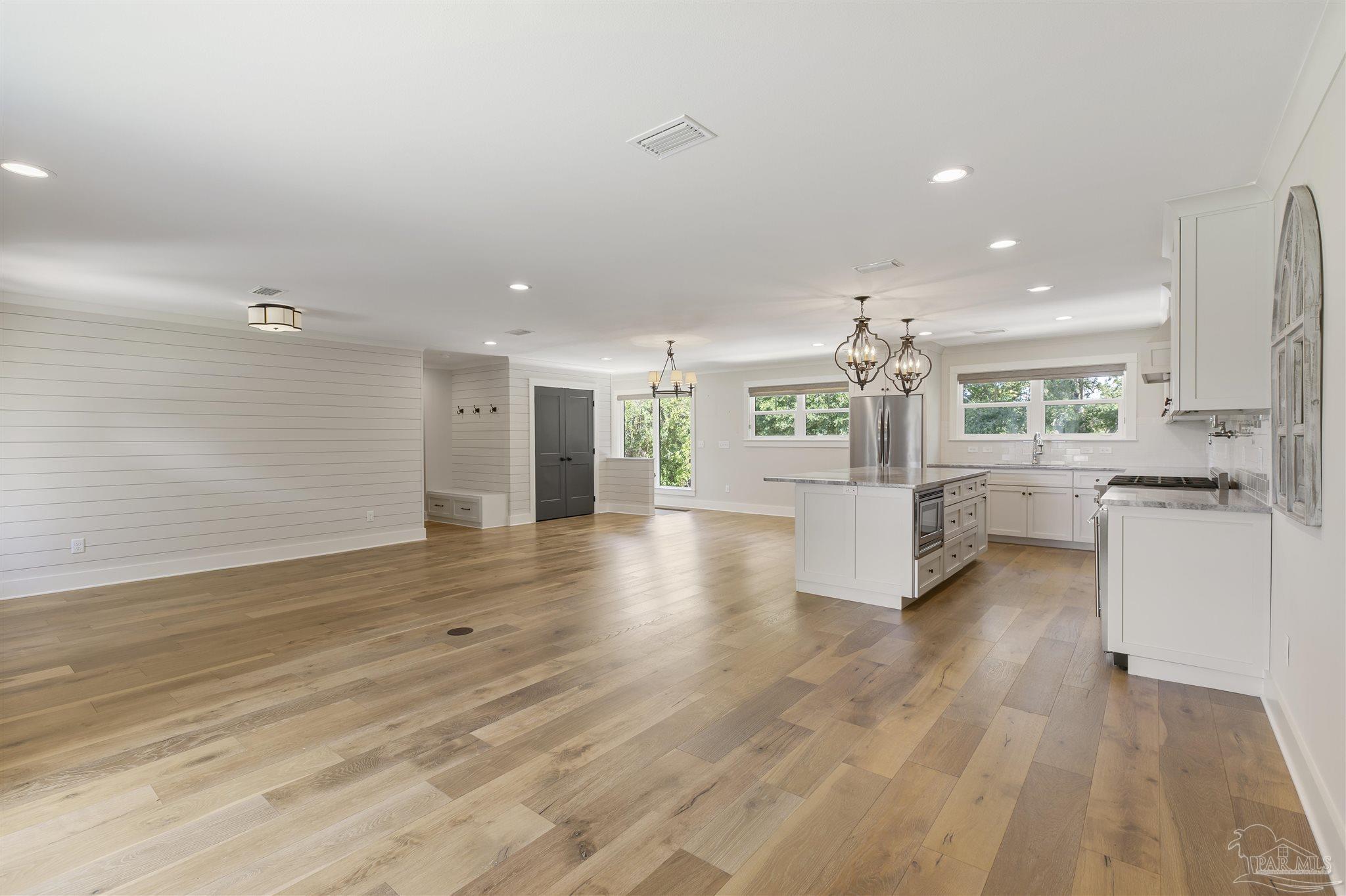 502 Shoreline Dr