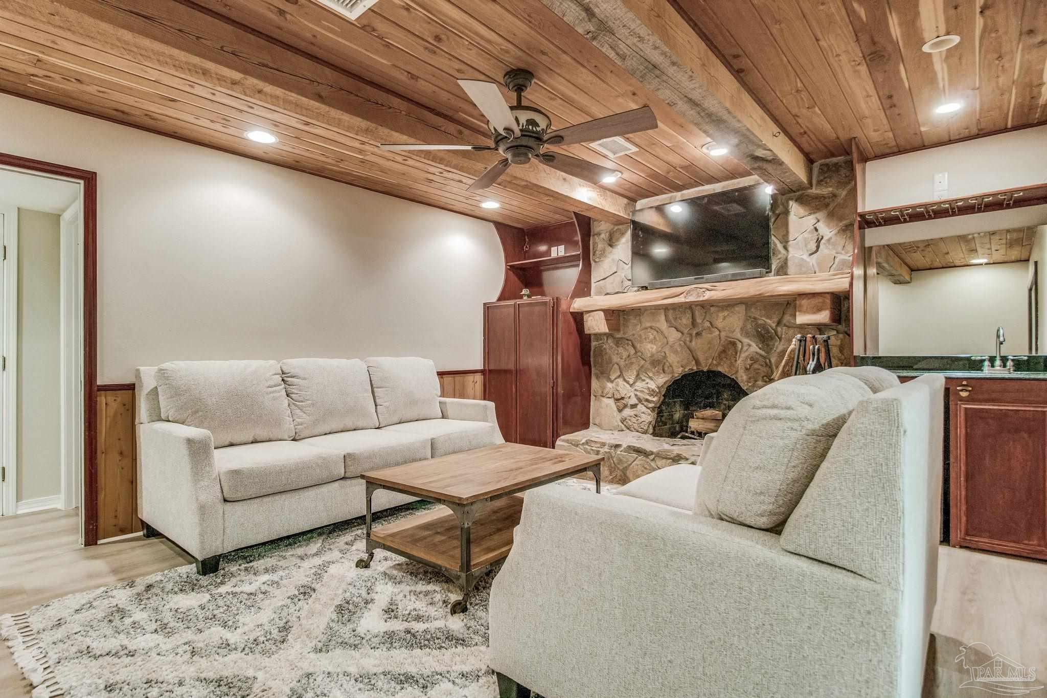 4675 Baywoods Dr