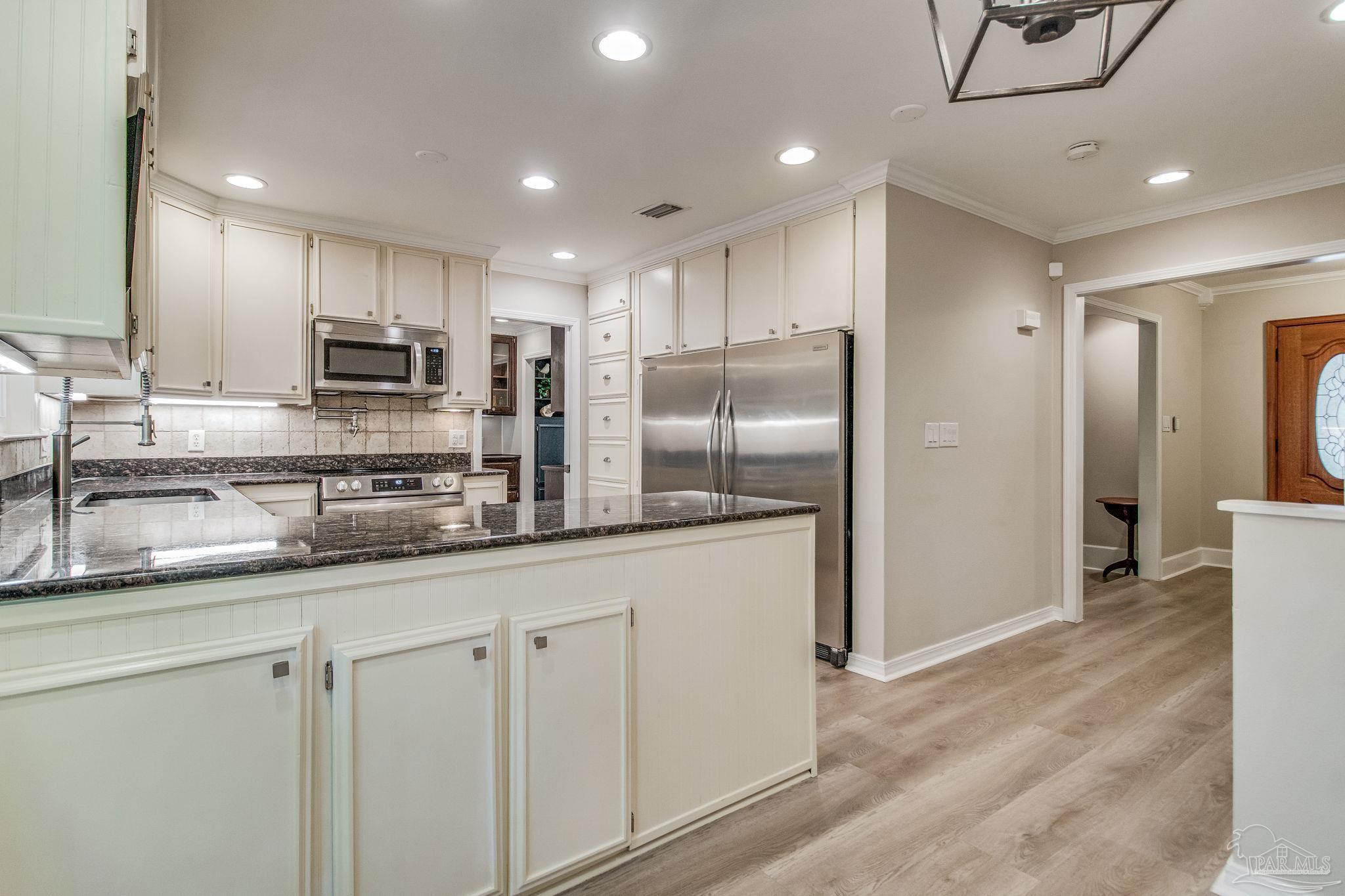 4675 Baywoods Dr