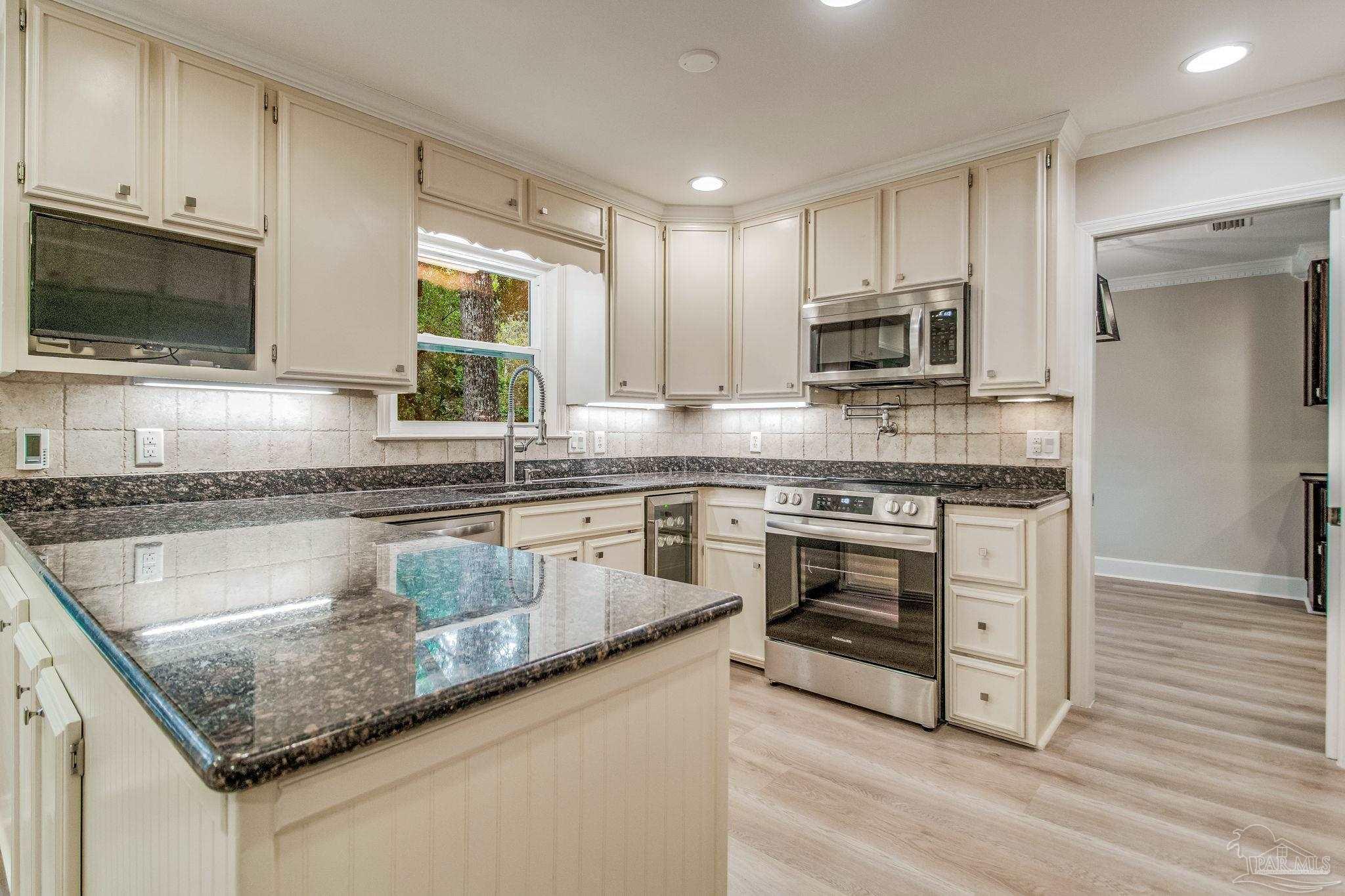 4675 Baywoods Dr