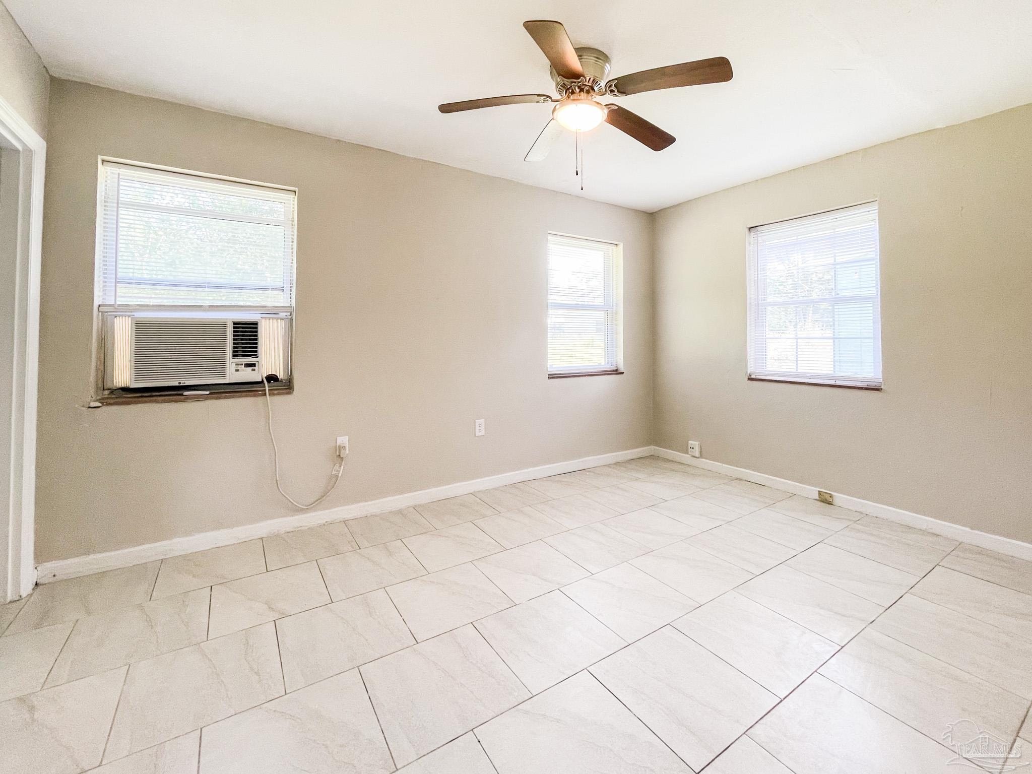 8 Rowland Ct, Pensacola