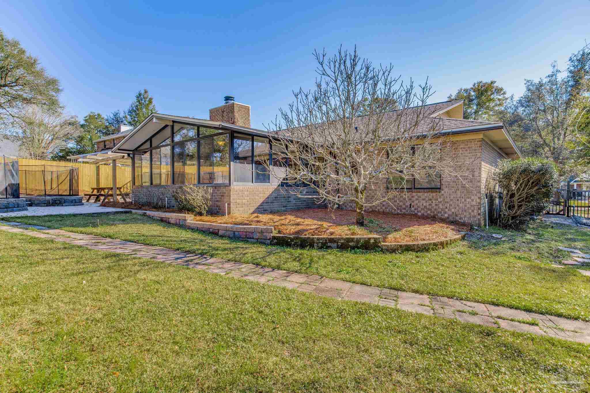 2890 Semoran Dr