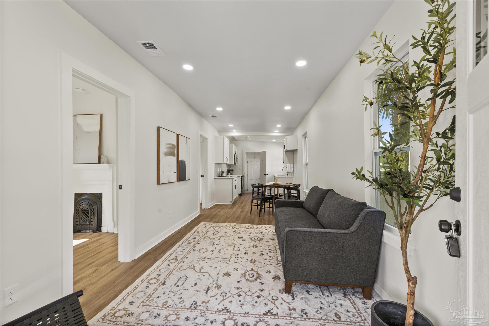 1106 W La Rua St
